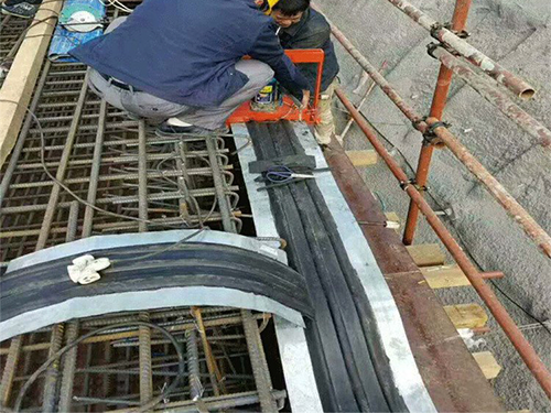 龙陵县钢边止水带安装方法